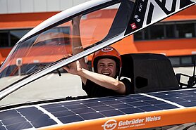 Dario Hug jest jednym z czterech kierowców, którzy będą reprezentować zespół aCentauri Solar Racing Team podczas wyścigu w Australii. (Źródło: Gebrüder Weiss / Fotowerk Lampelmayer) 