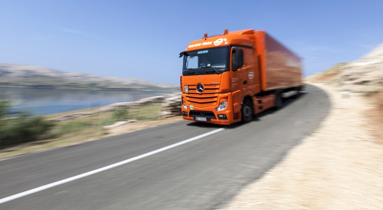 [Translate to Österreich:] Turkmenistan: wo Transporte entlang der Seidenstraße die Wüste kreuzen.